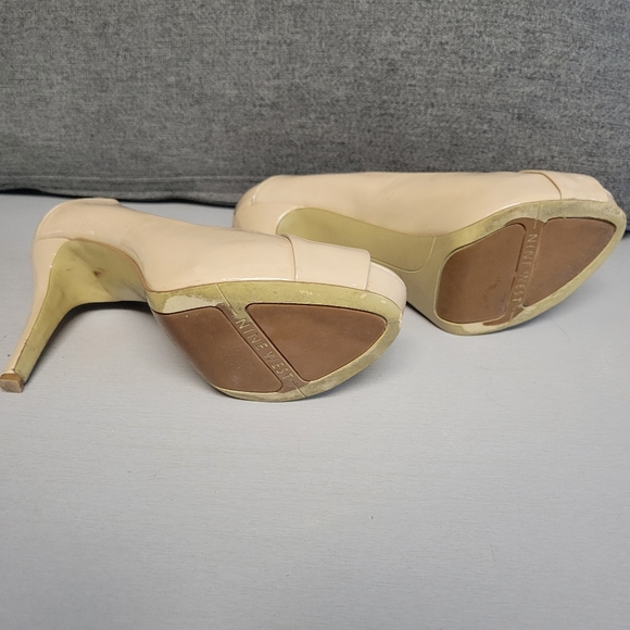 Nine West 7.5 open toe heels cream colour - Picture 2 of 4